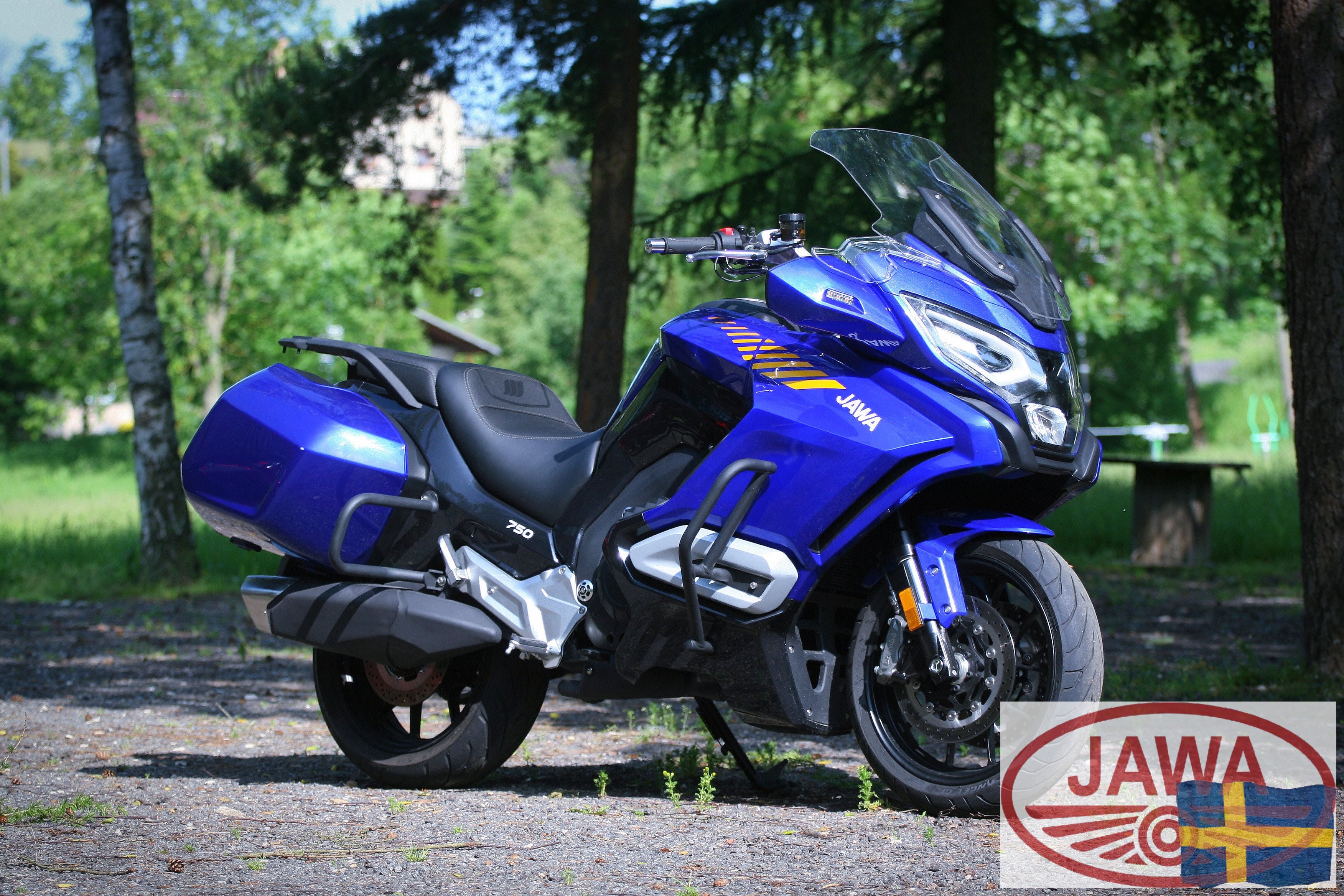 JD 750 GT Touring hover